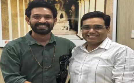 Vikrant Massey meet IPS Manoj Kumar Sharma with Film Fare Trophy