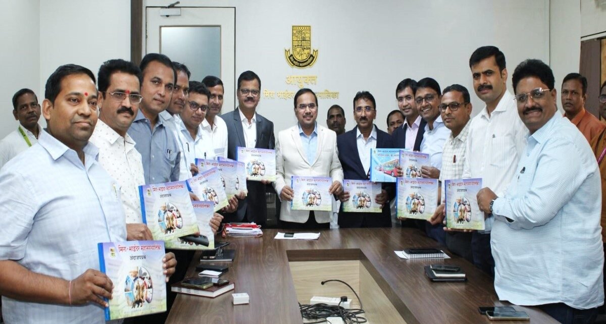 MBMC Commissioner Sanjay Katkar along with other officers presented the Budget 2024-25